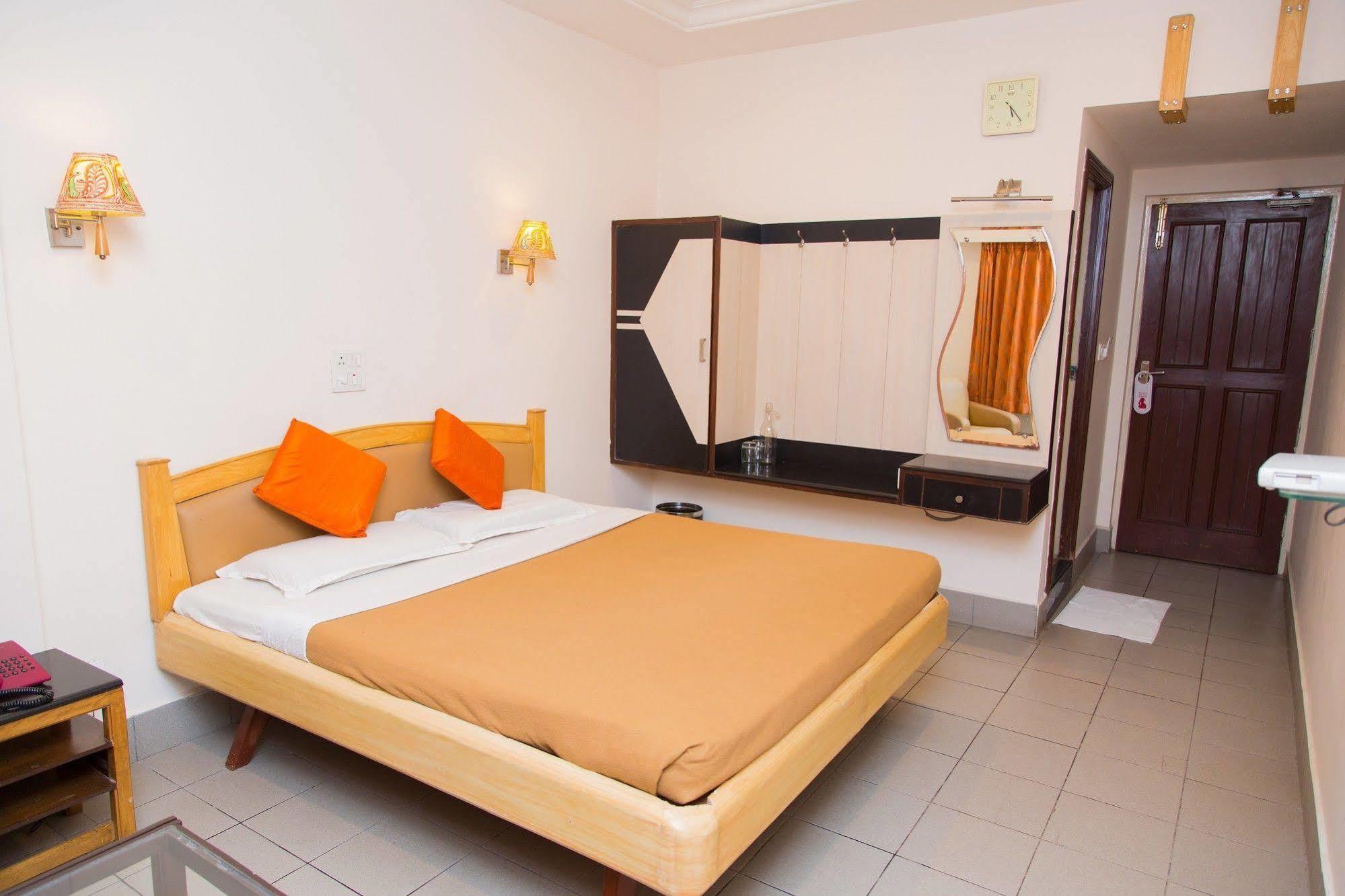 Fabhotel Kinnera Comforts Railway Station Visakhapatnam Exterior foto